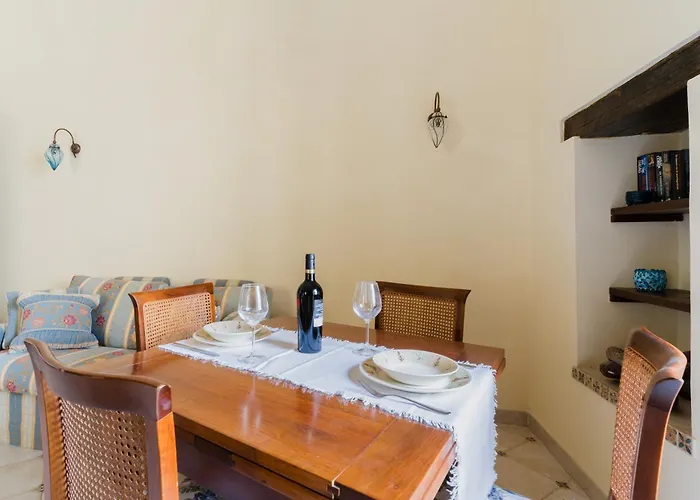 Дом отдыха Mono Scilla Centro Storico *